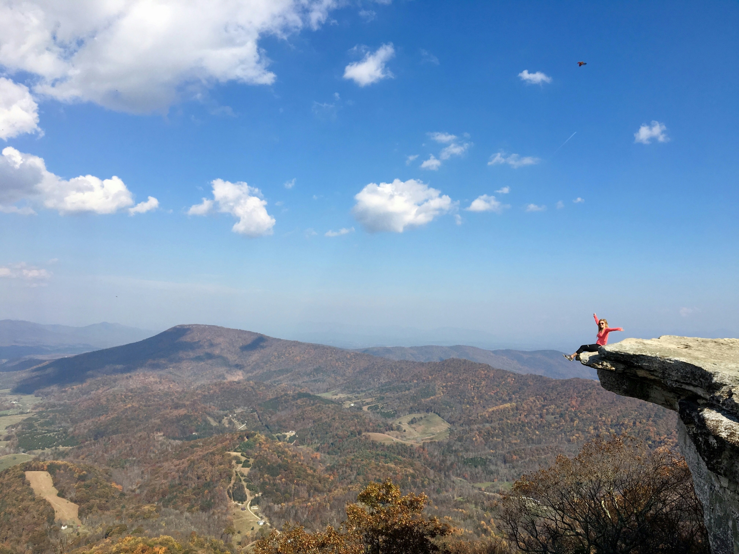 The cliff of Nakkati Peak resembles McAfee Knob in the USA. Photo by Madalyn Cox on Unsplash